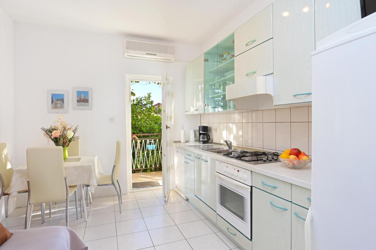 Apartments By The Sea Seget Donji, Trogir - 2029 Esterno foto
